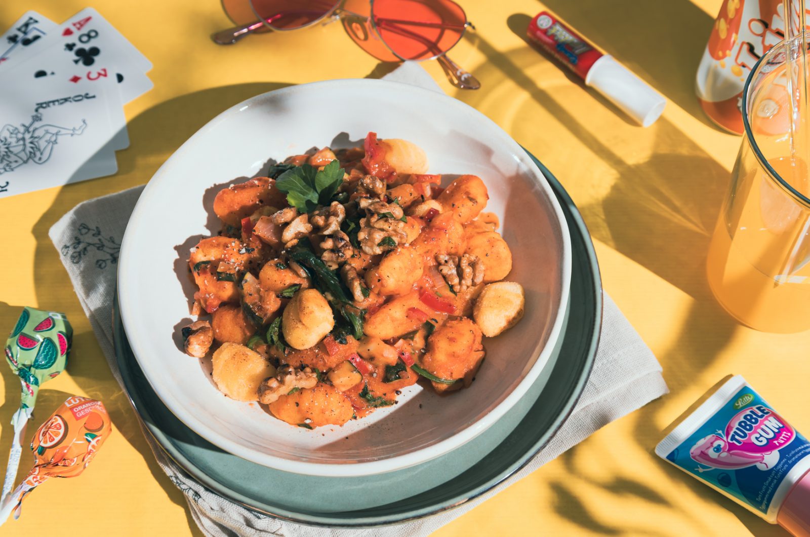 Gnocchi in Gemüse-Tomatensoße mit Walnüssen
