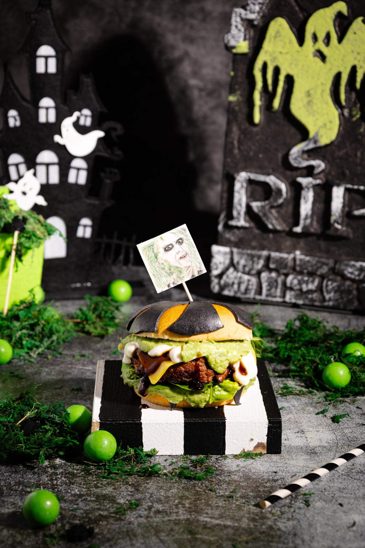 Veganer spooky Green Burger_vegancreation